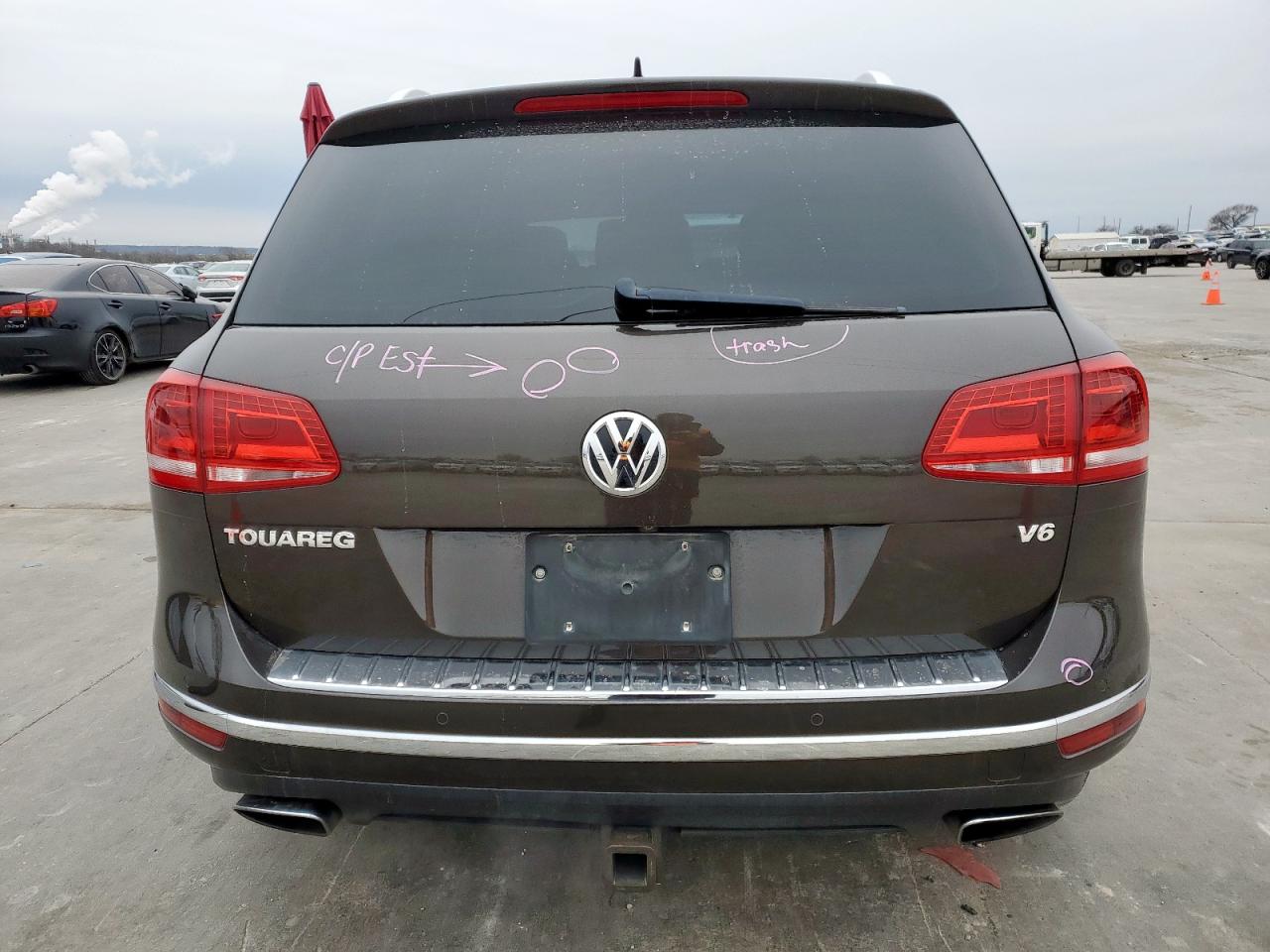 2015 Volkswagen Touareg - Image 6