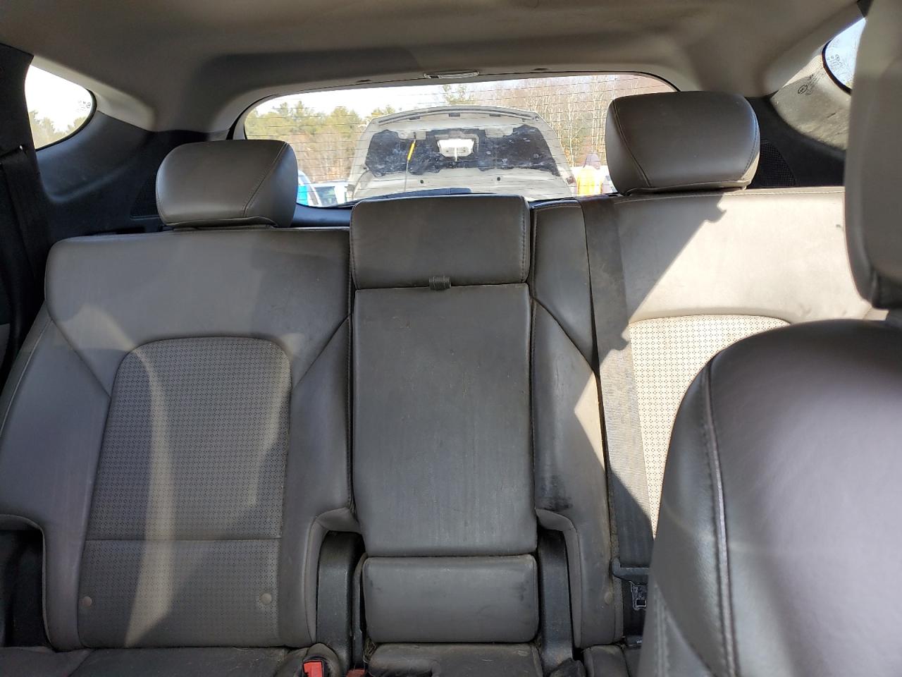 2014 Hyundai Santa Fe - Image 10
