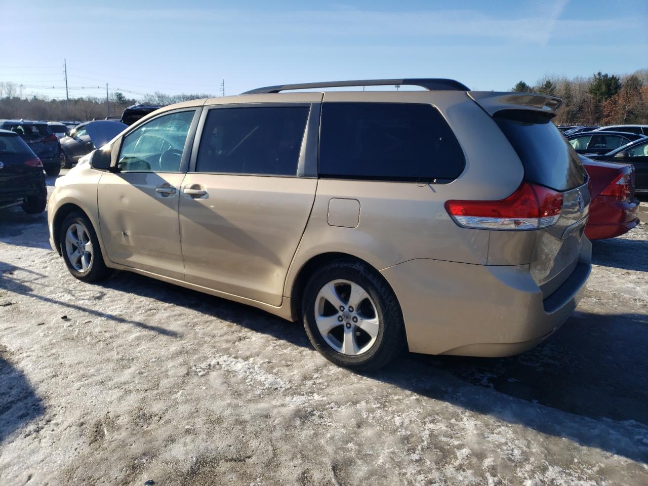 2012 Toyota Sienna - Image 2