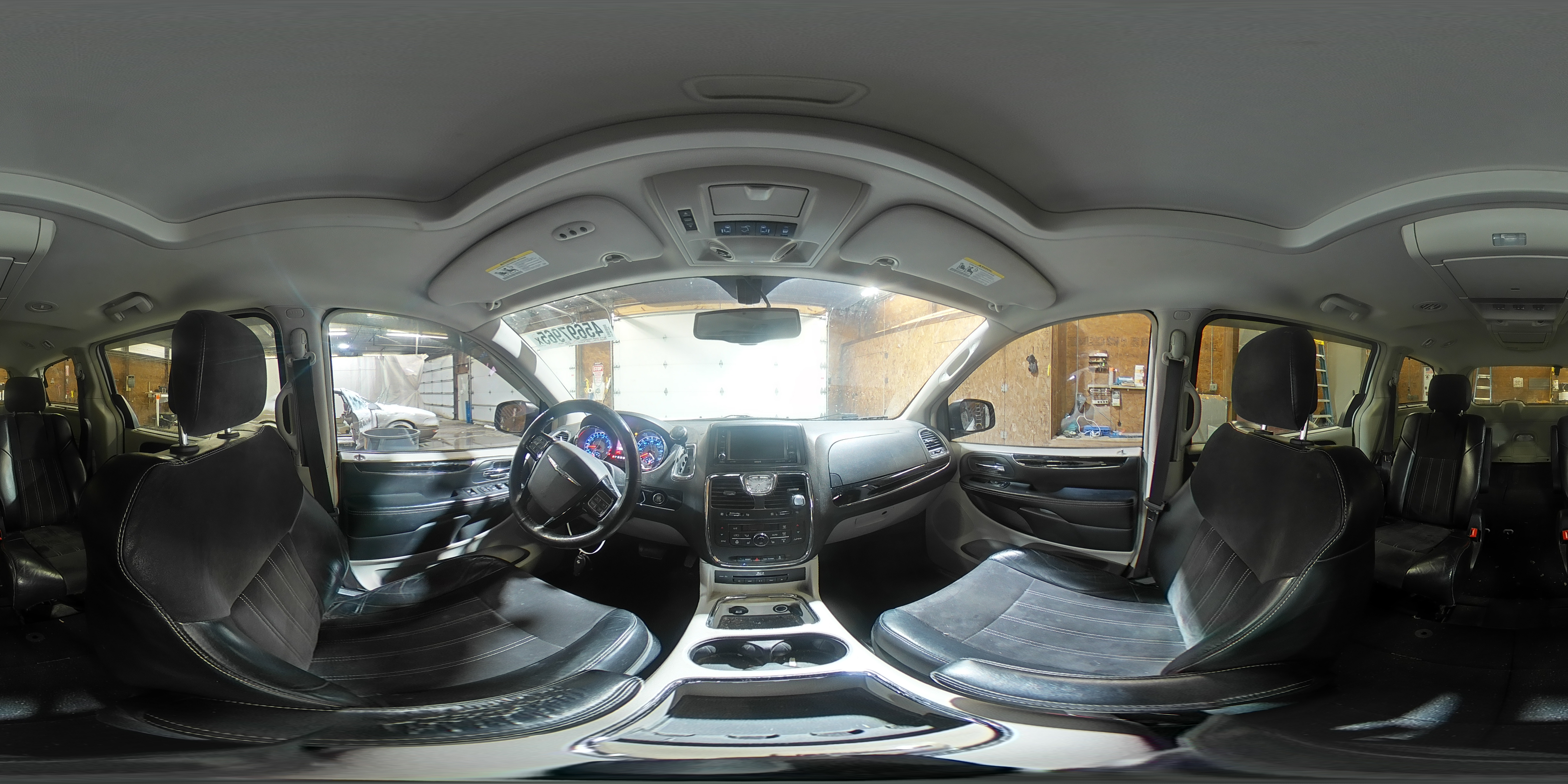 2014 Chrysler Town & Country - Image 15