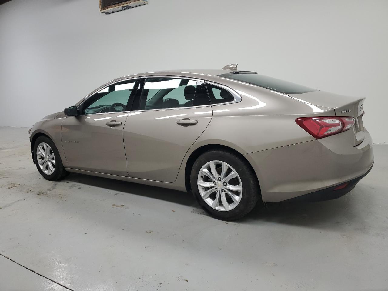 2022 Chevrolet Malibu - Image 2