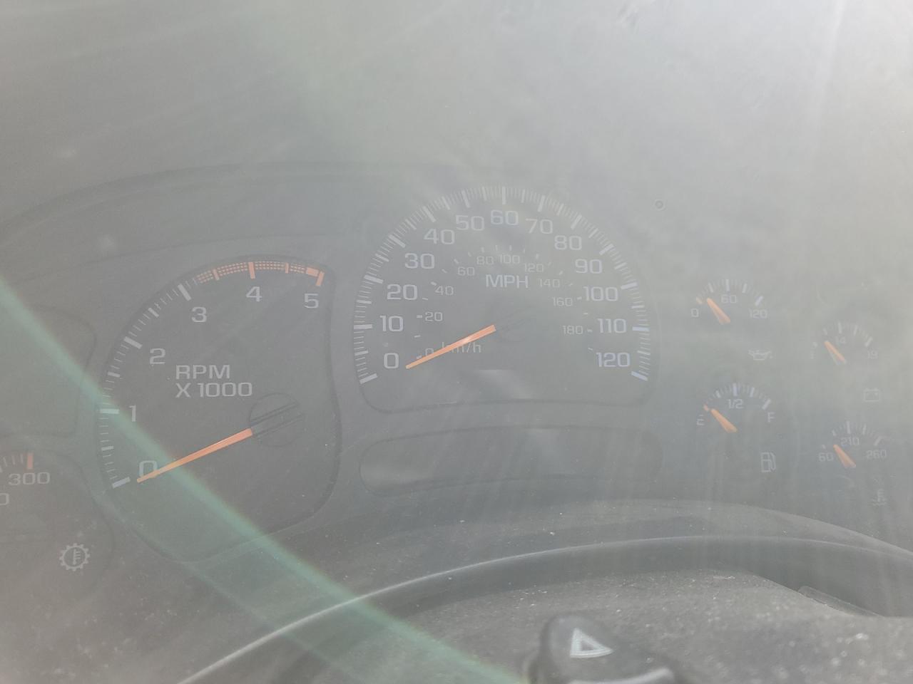 2004 Chevrolet Silverado - Image 9