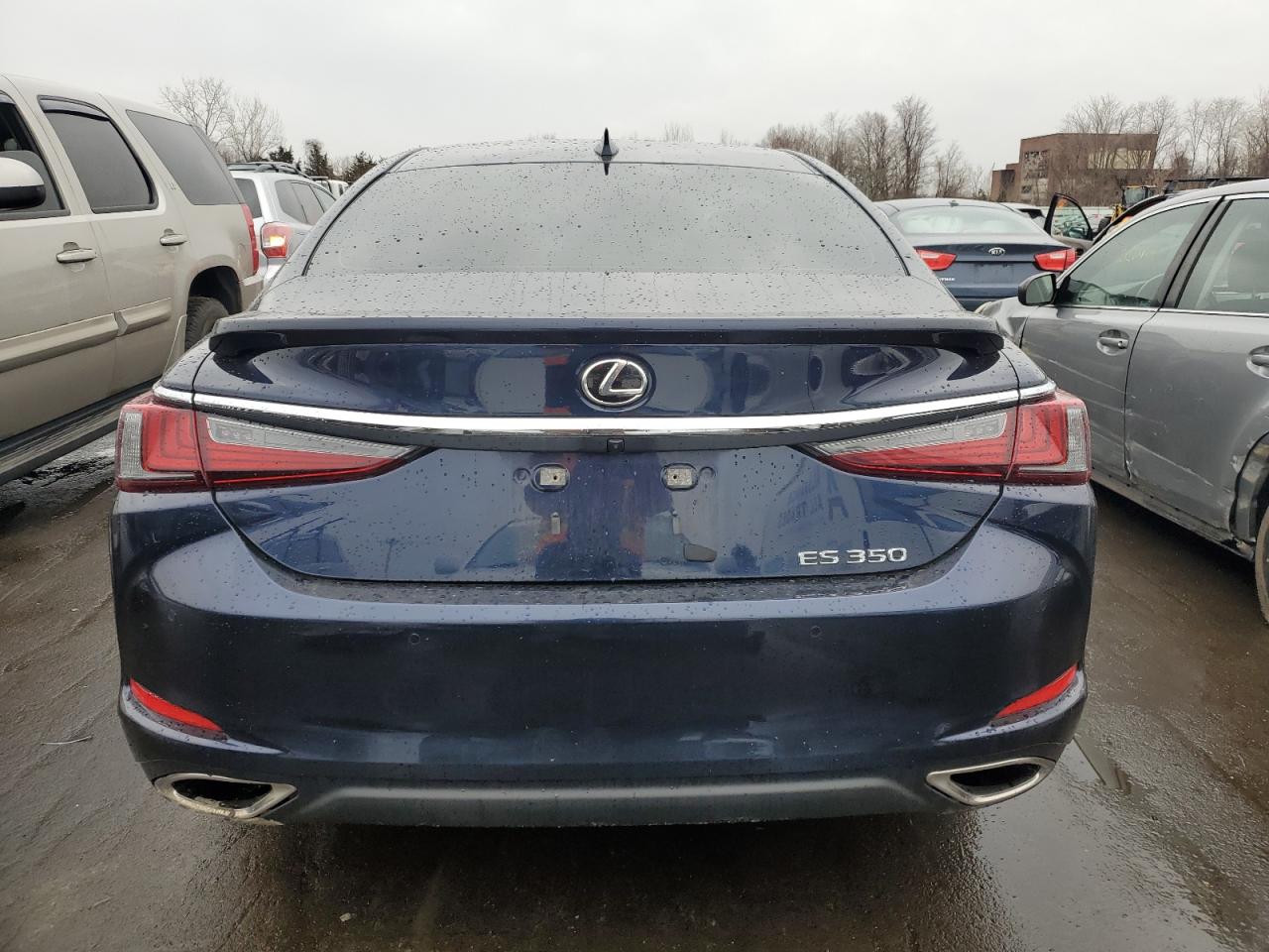 2022 Lexus ES - Image 6