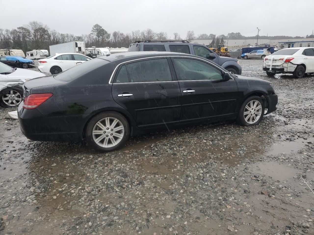 2010 Toyota Avalon - Image 3