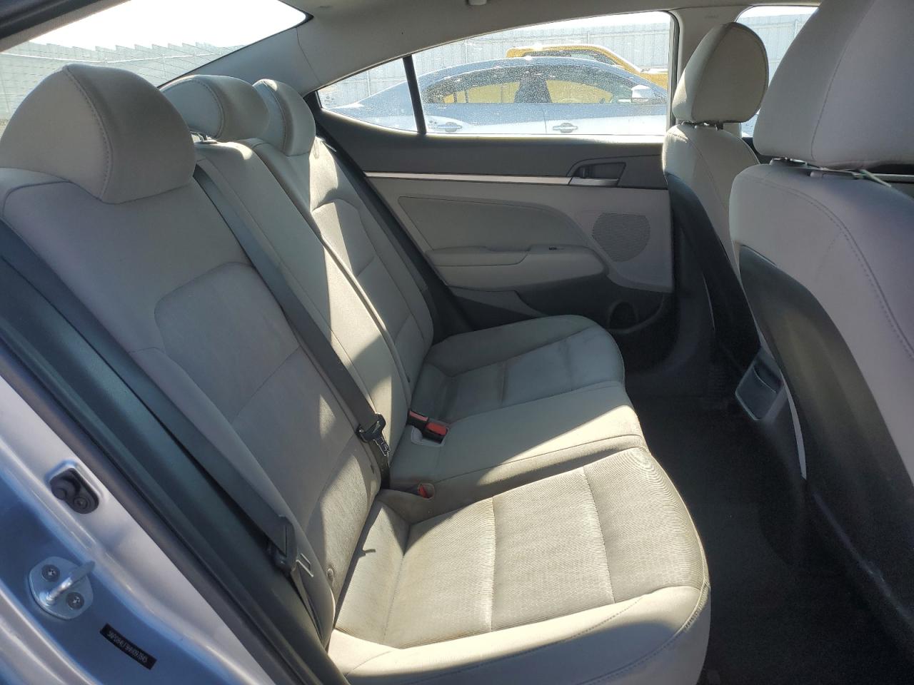2017 Hyundai Elantra - Image 10