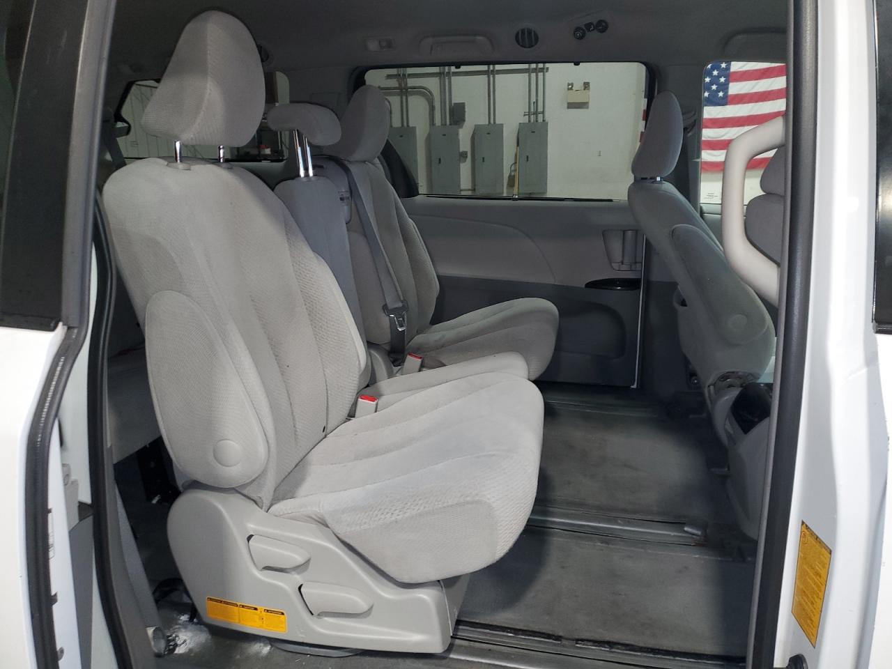 2012 Toyota Sienna - Image 11