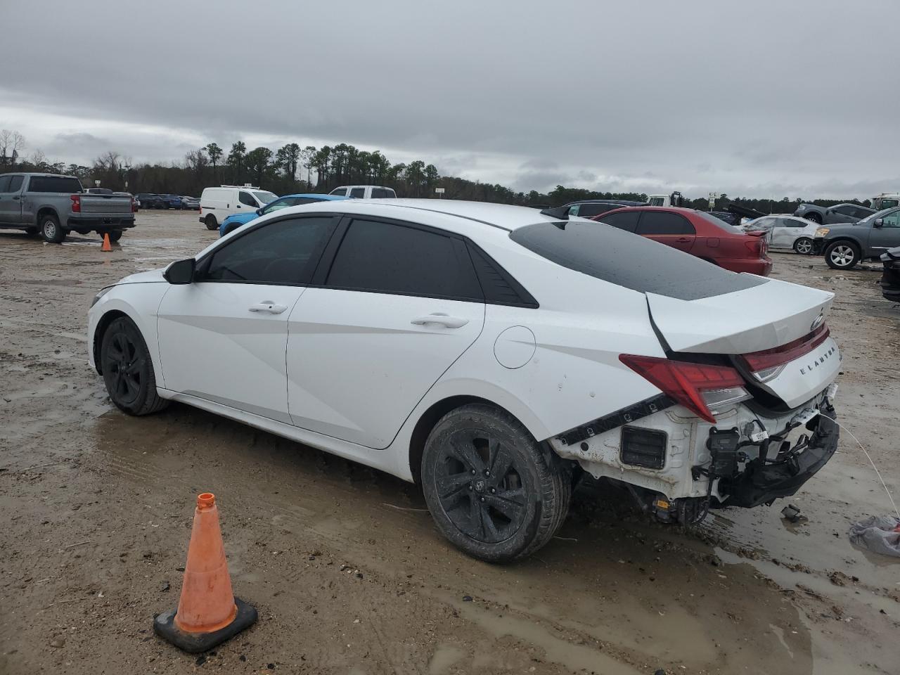 2023 Hyundai Elantra - Image 2