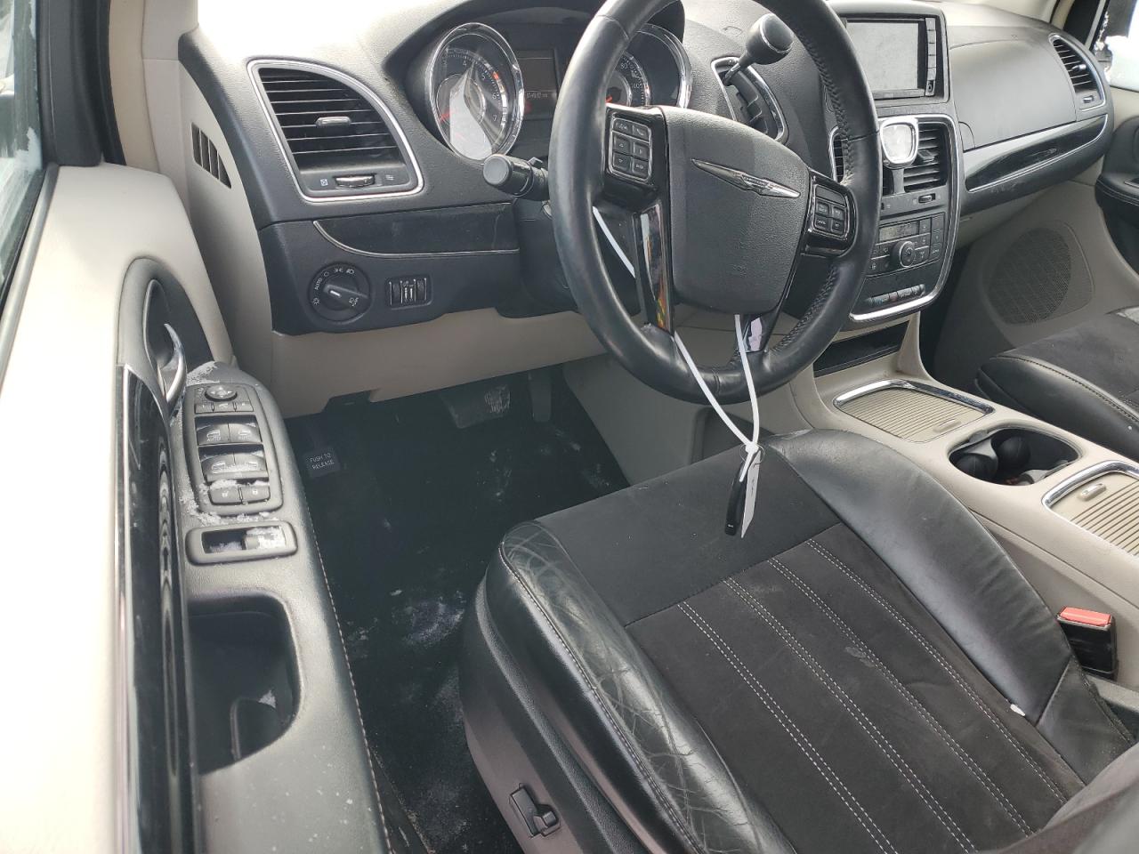 2016 Chrysler Town & Country - Image 8