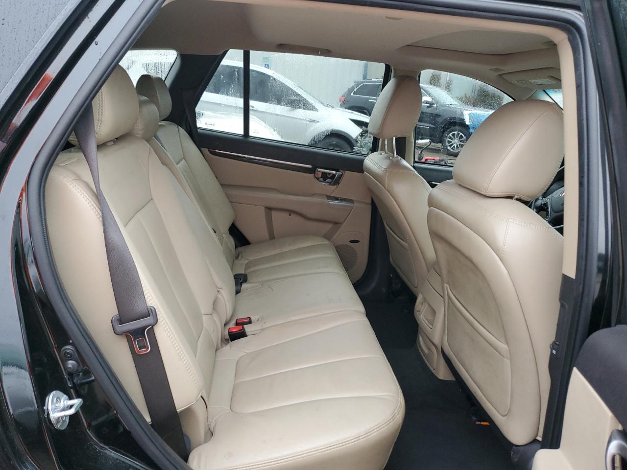 2012 Hyundai Santa Fe - Image 11