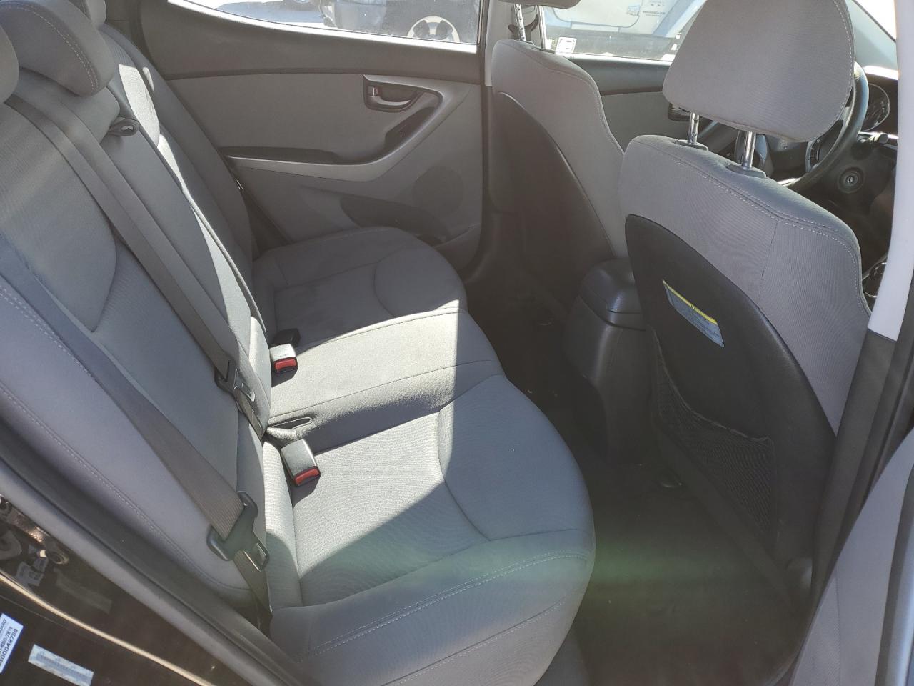2014 Hyundai Elantra - Image 10