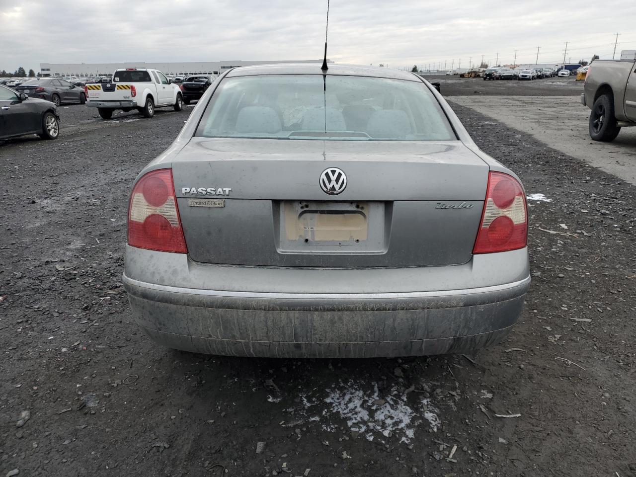 2003 Volkswagen Passat - Image 6