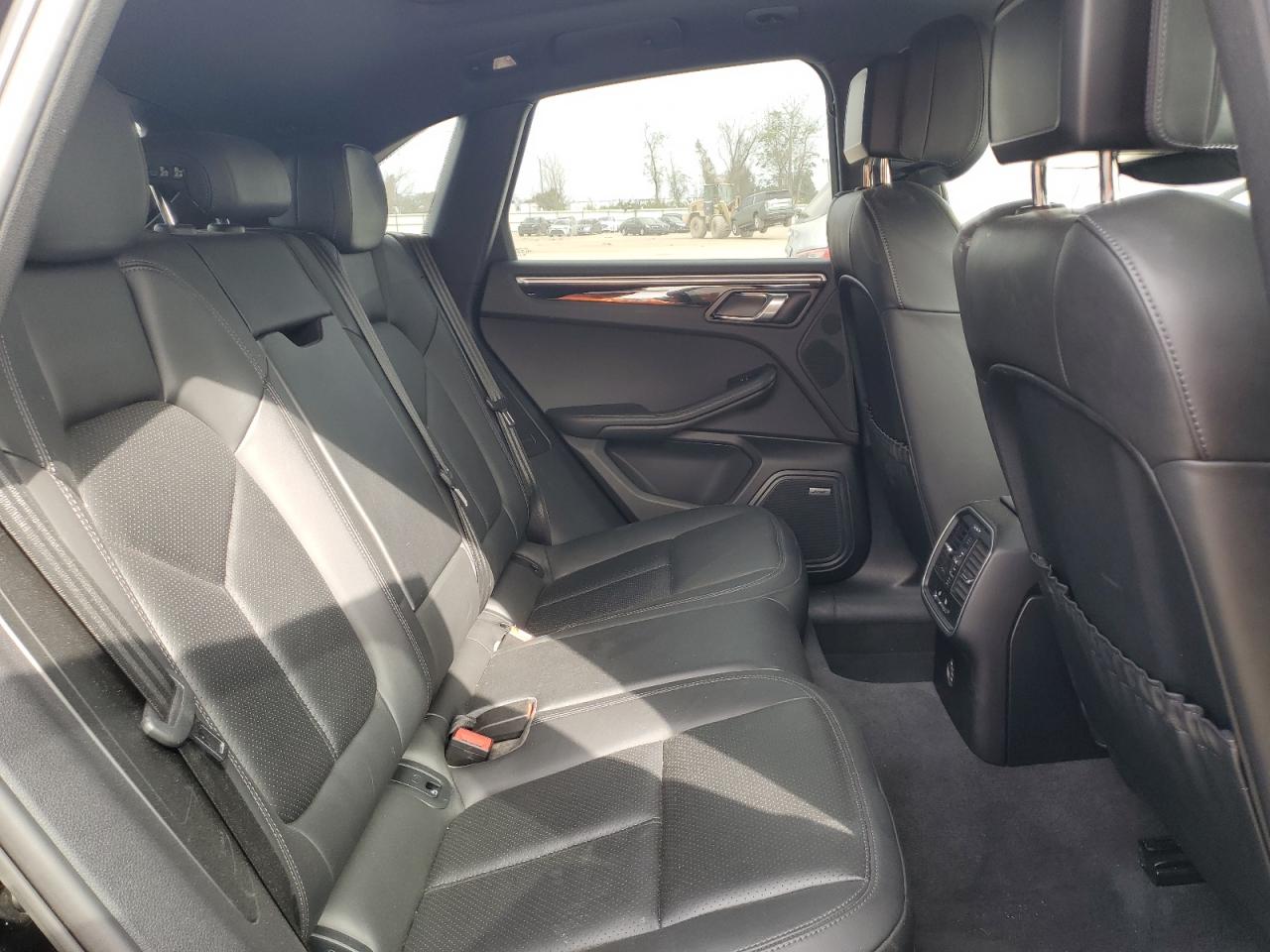 2018 Porsche Macan - Image 11