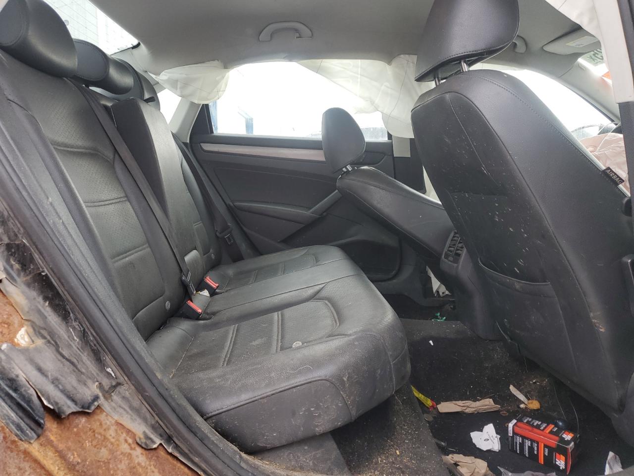 2014 Volkswagen Passat - Image 10