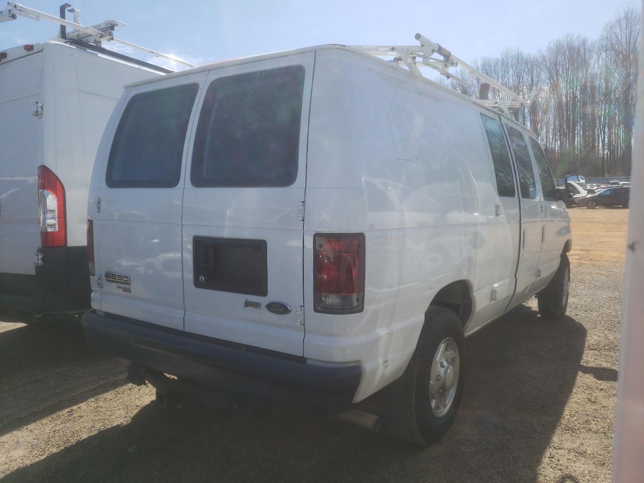 2013 Ford Econoline - Image 3