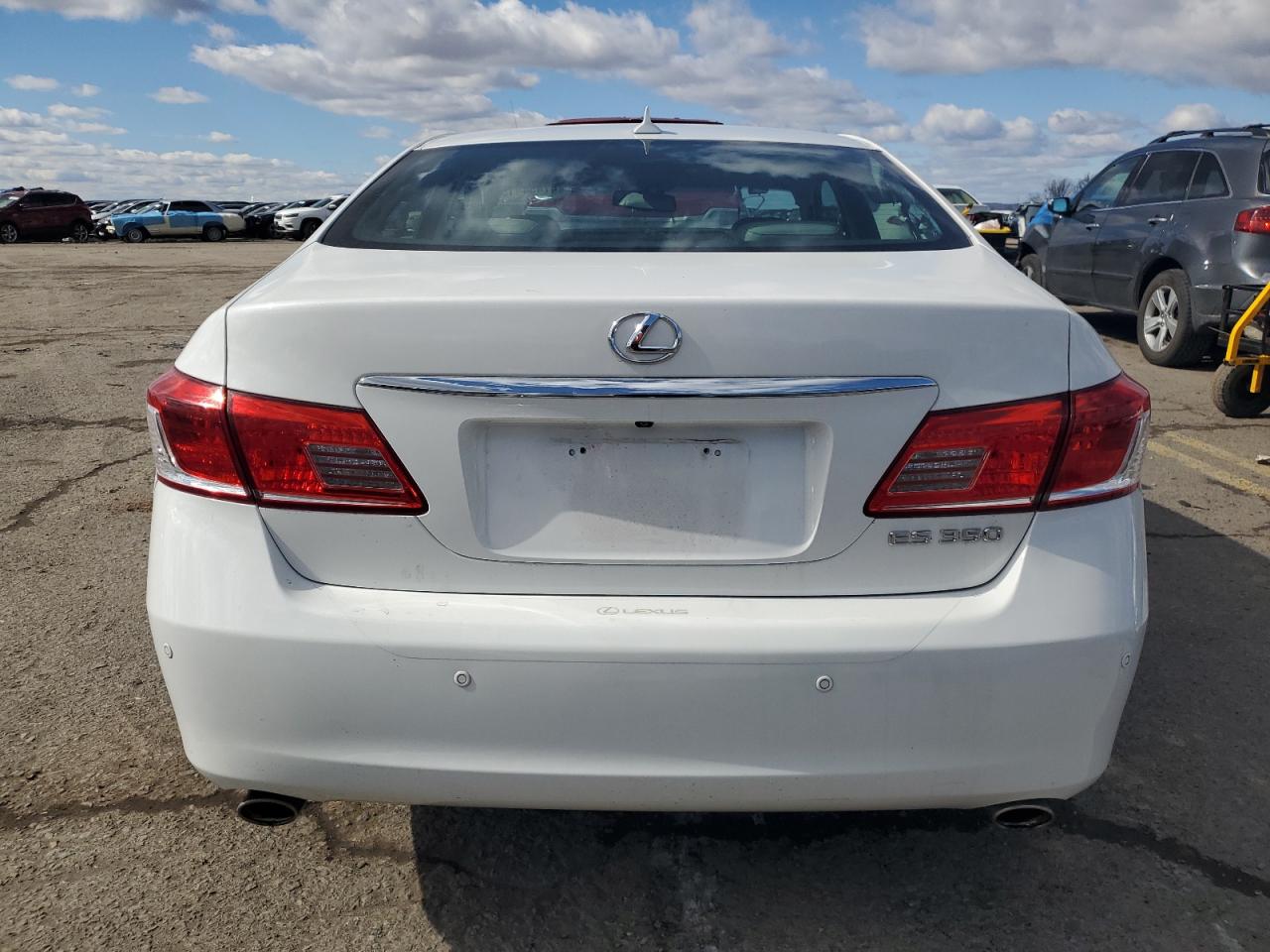 2012 Lexus ES - Image 6