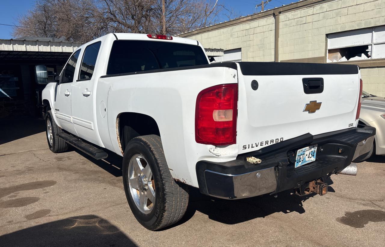 2012 Chevrolet Silverado - Image 3