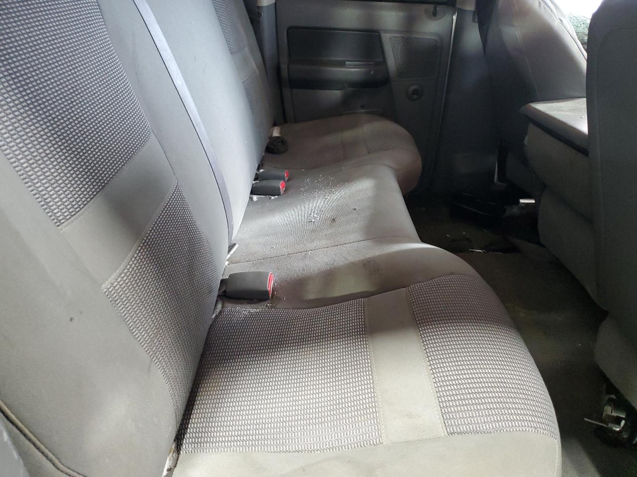 2006 Dodge RAM - Image 11