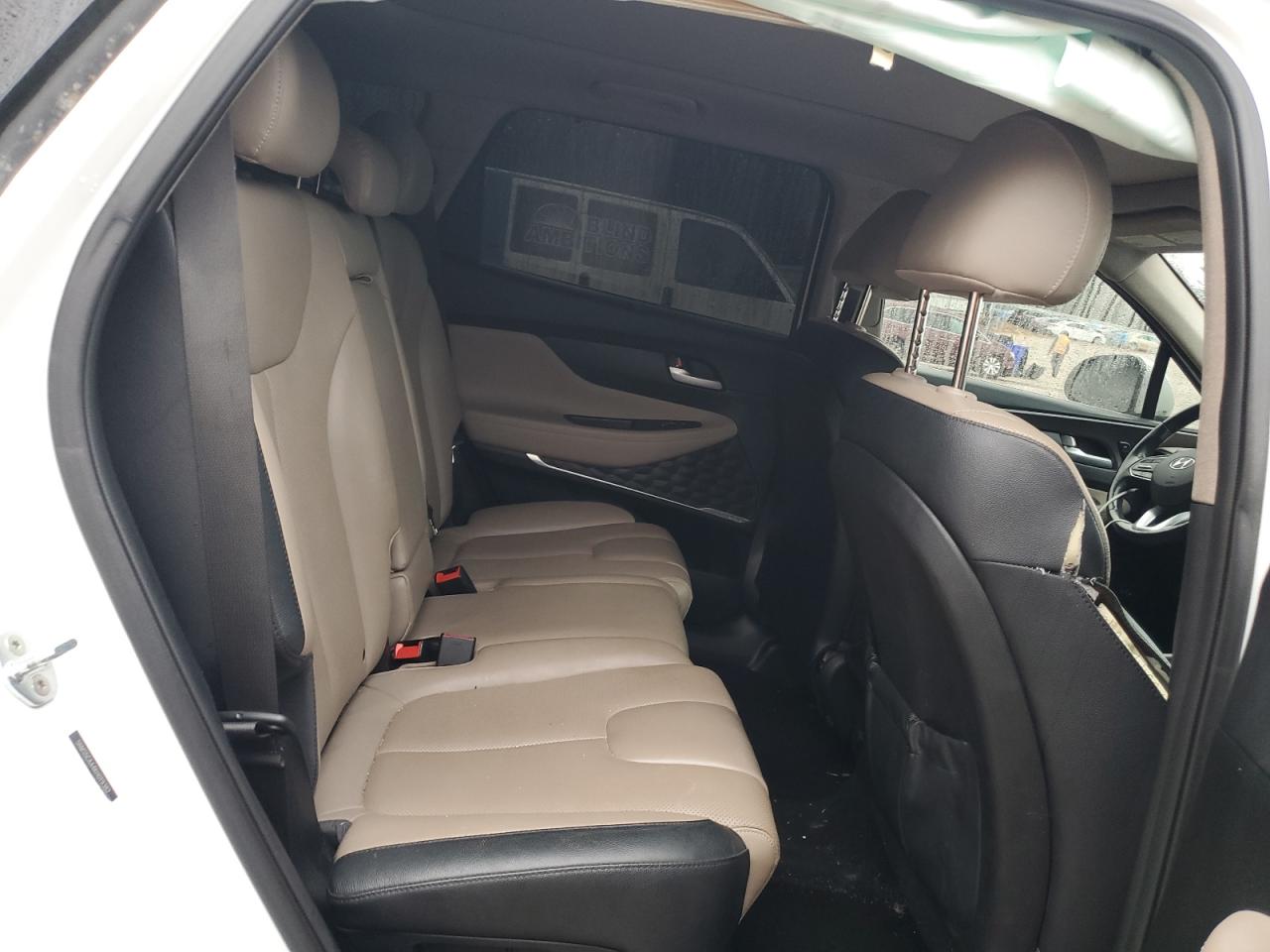 2019 Hyundai Santa Fe - Image 12