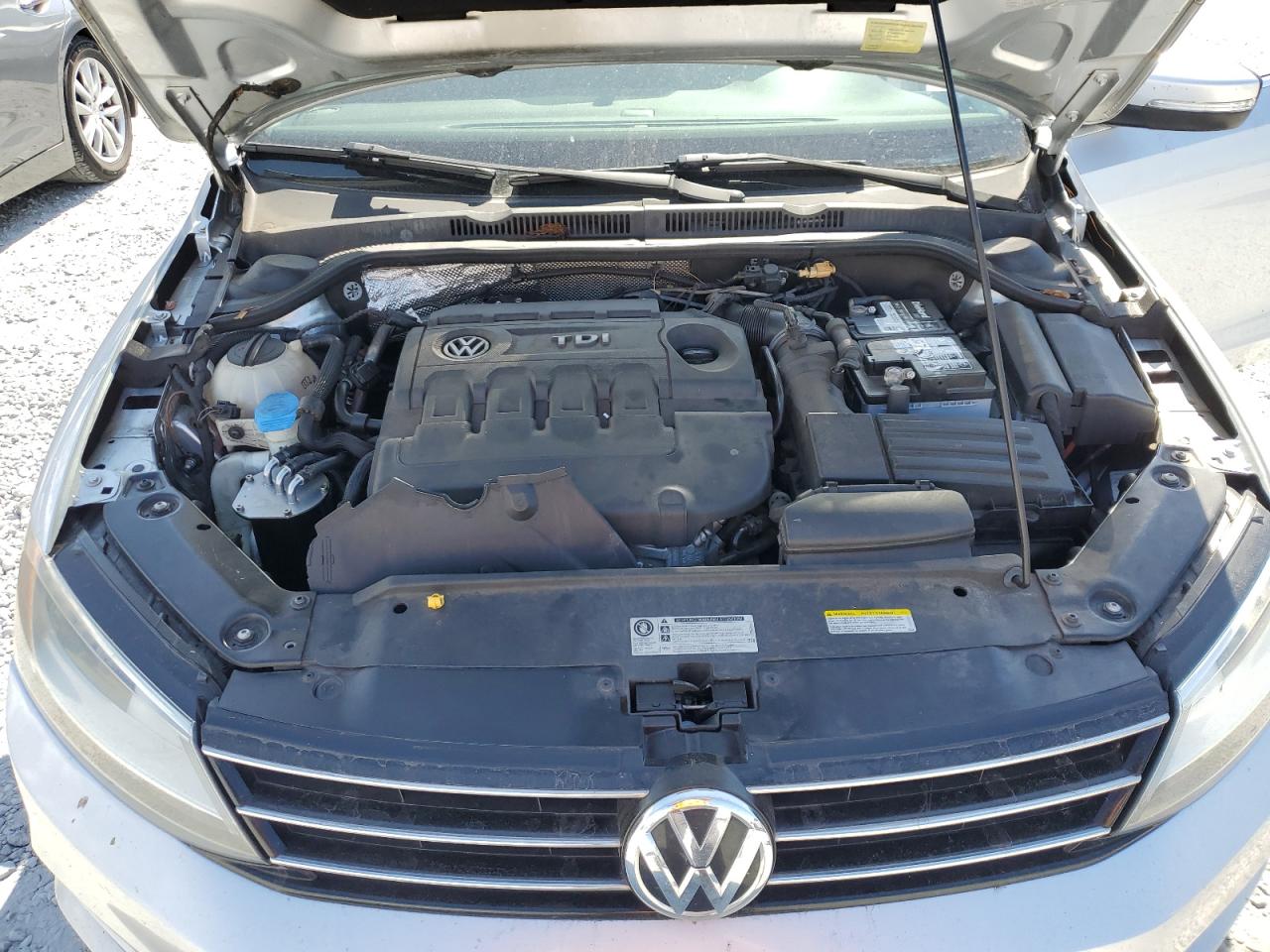 2015 Volkswagen Jetta - Image 11