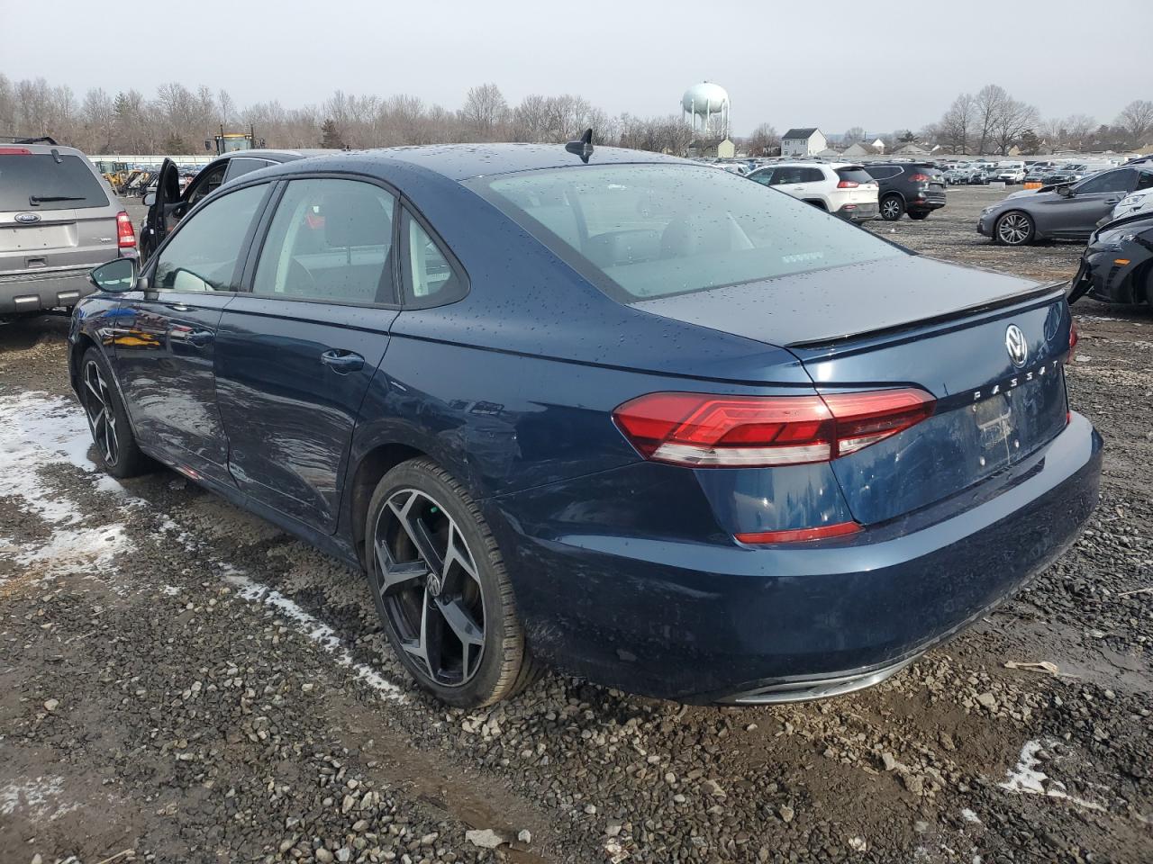 2020 Volkswagen Passat - Image 2
