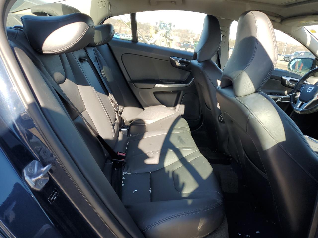 2015 Volvo S60 - Image 10