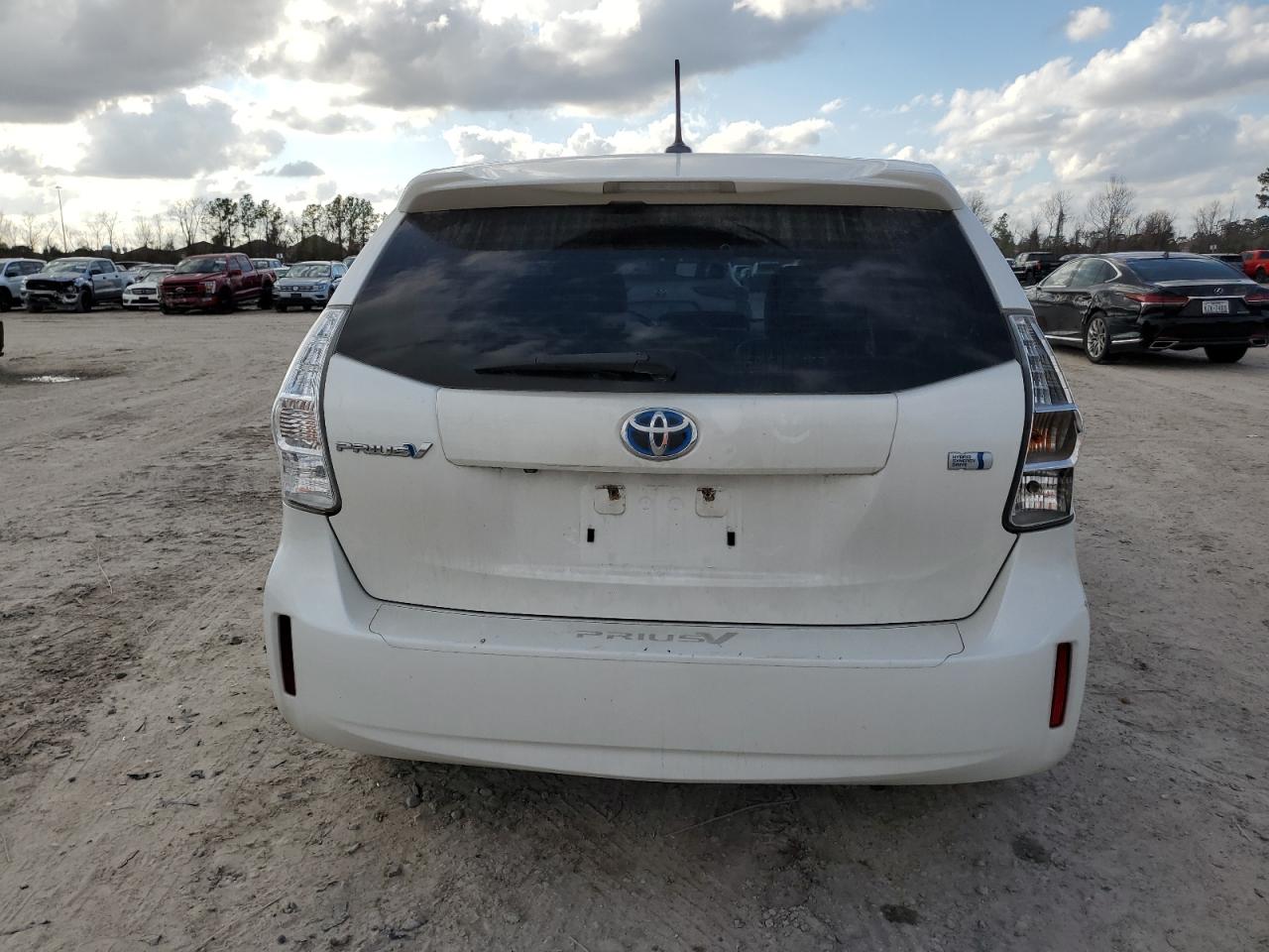 2013 Toyota Prius - Image 6