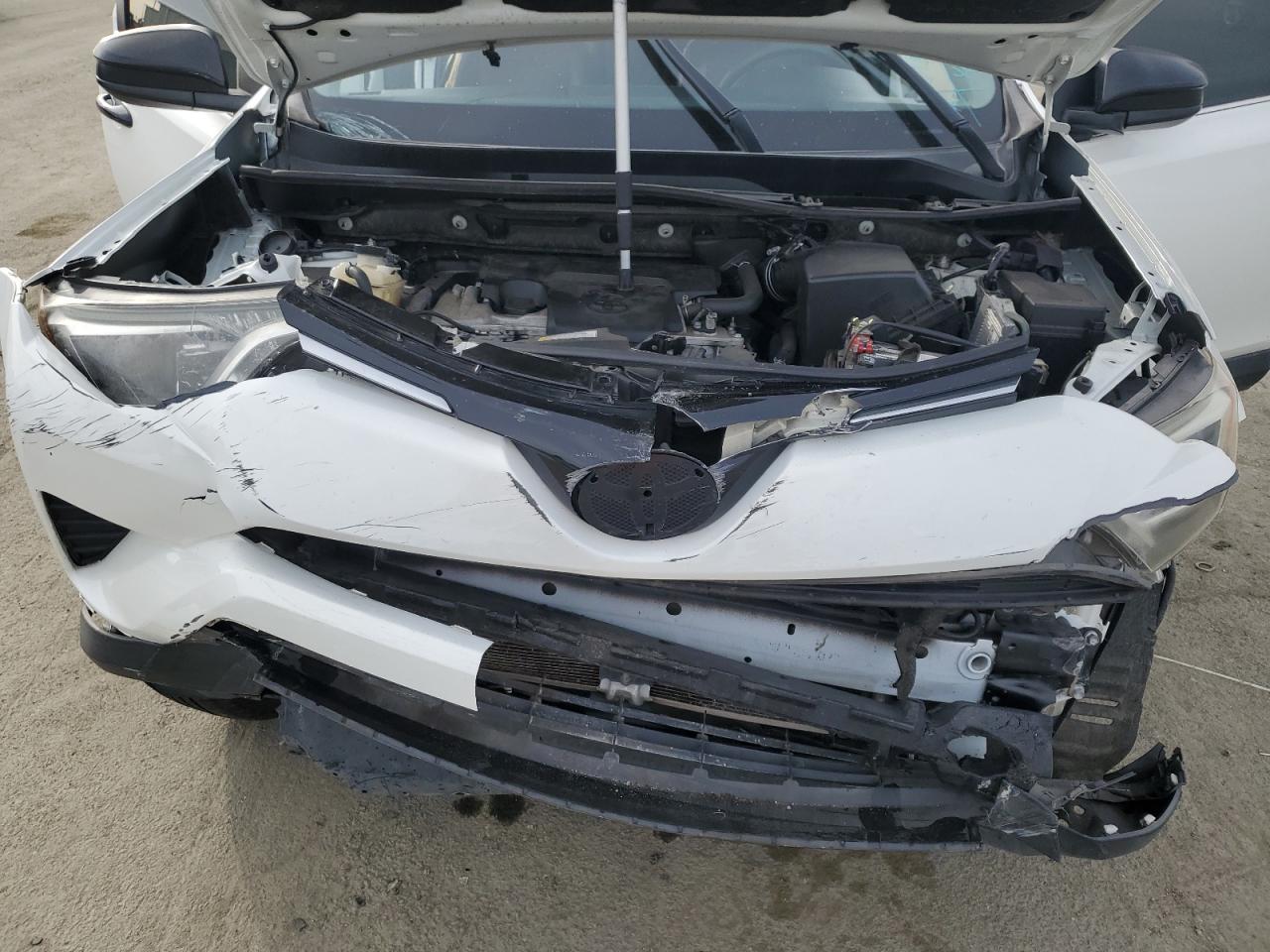 2016 Toyota RAV 4 - Image 12