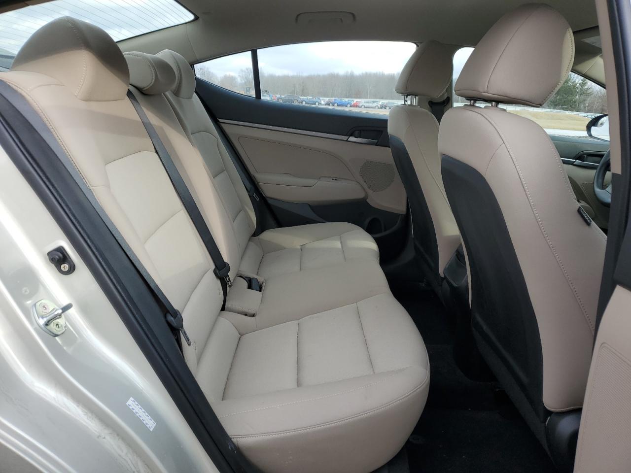 2017 Hyundai Elantra - Image 10