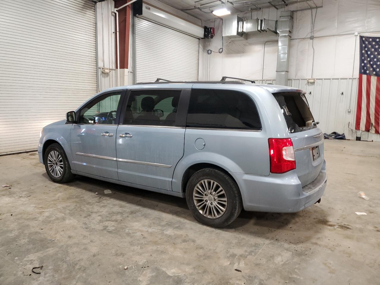 2013 Chrysler Town & Country - Image 2