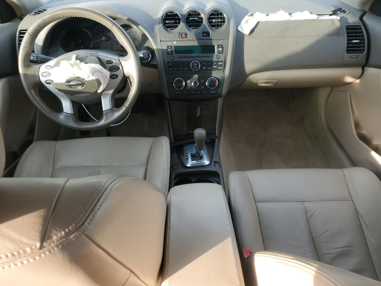 2010 Nissan Altima - Image 8