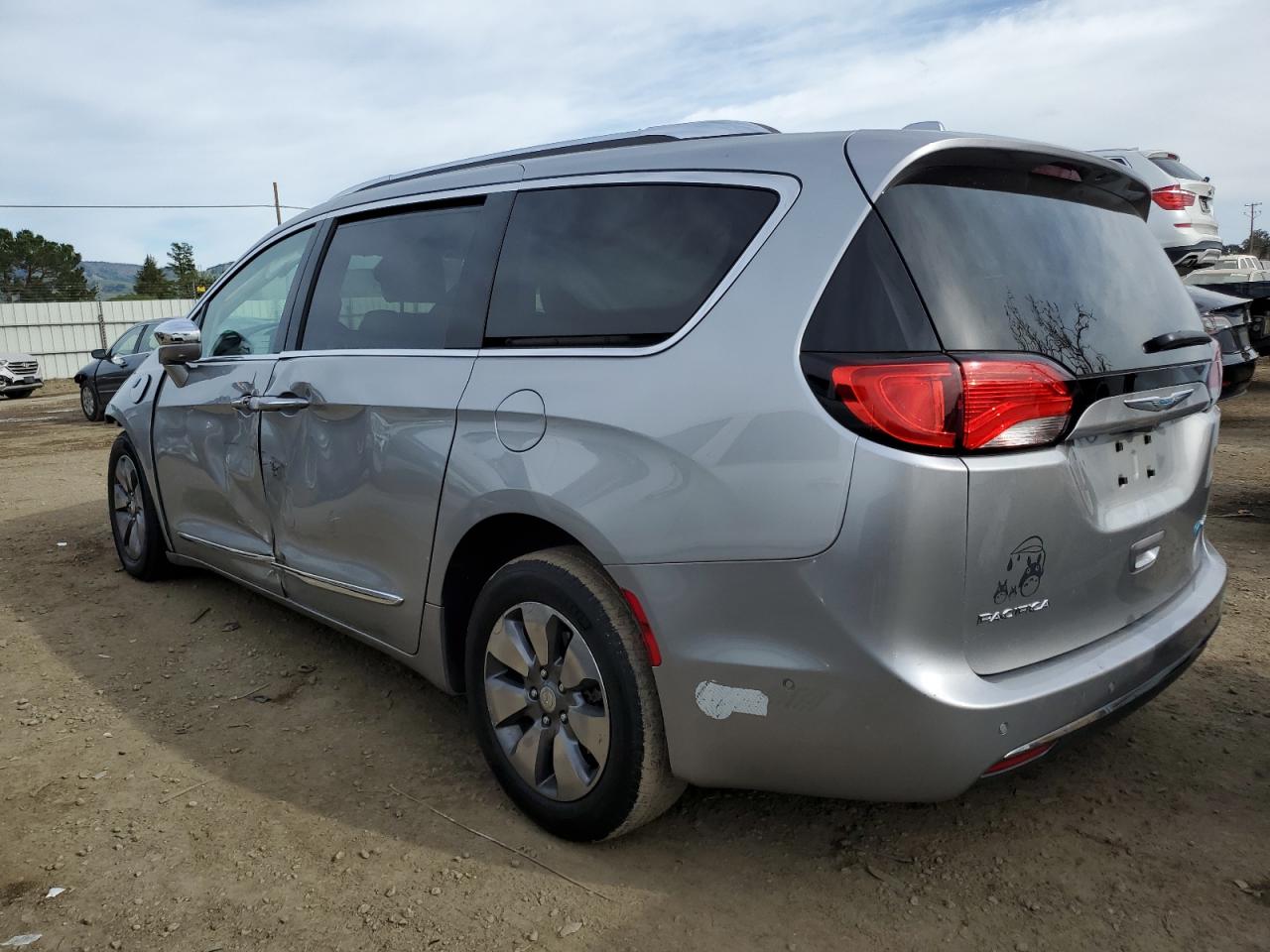 2017 Chrysler Pacifica - Image 2