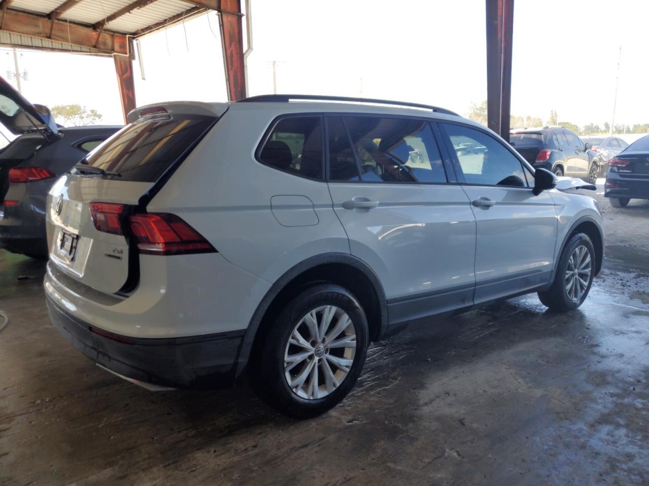 2018 Volkswagen Tiguan - Image 3