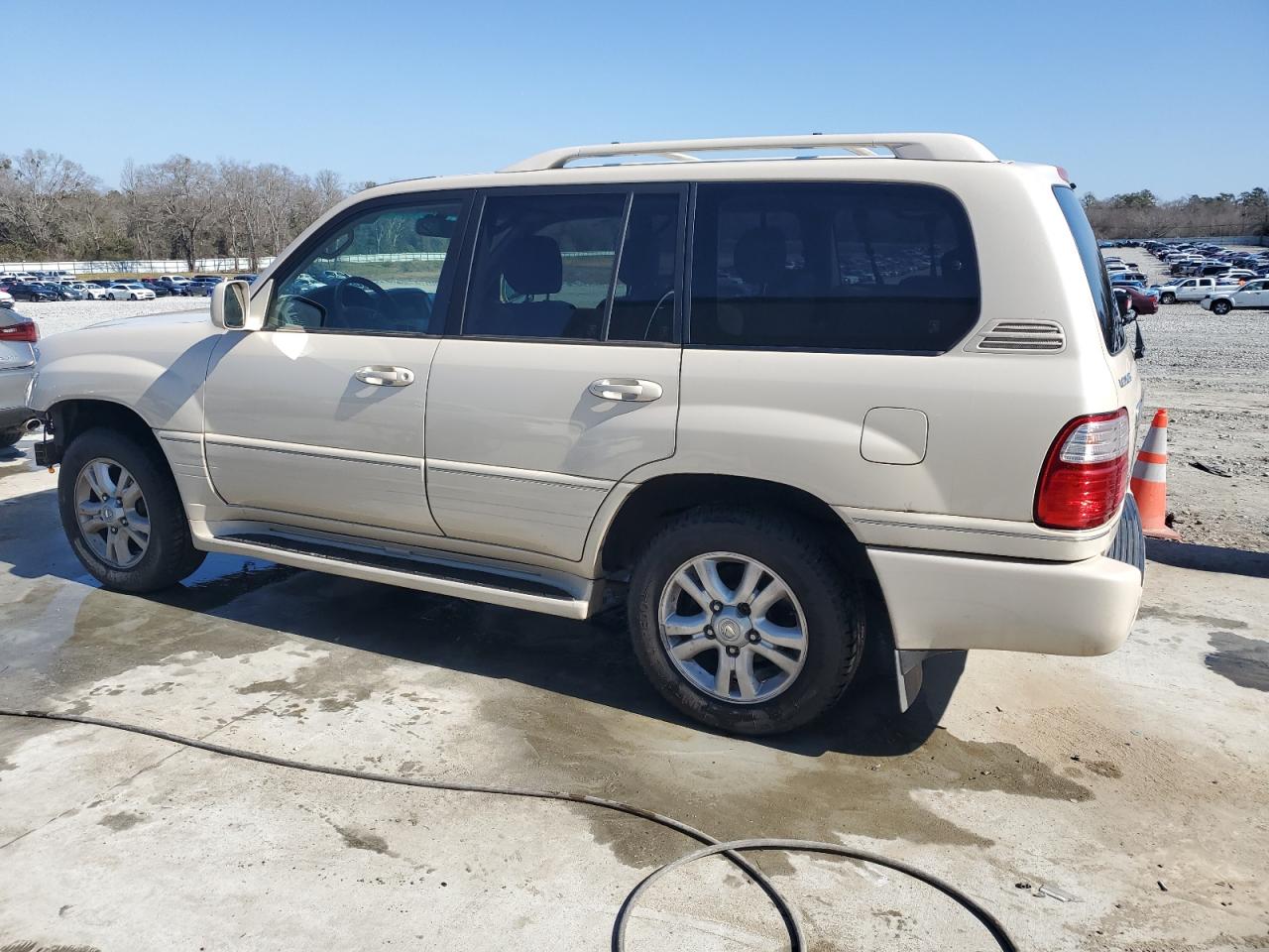 2004 Lexus LX - Image 2
