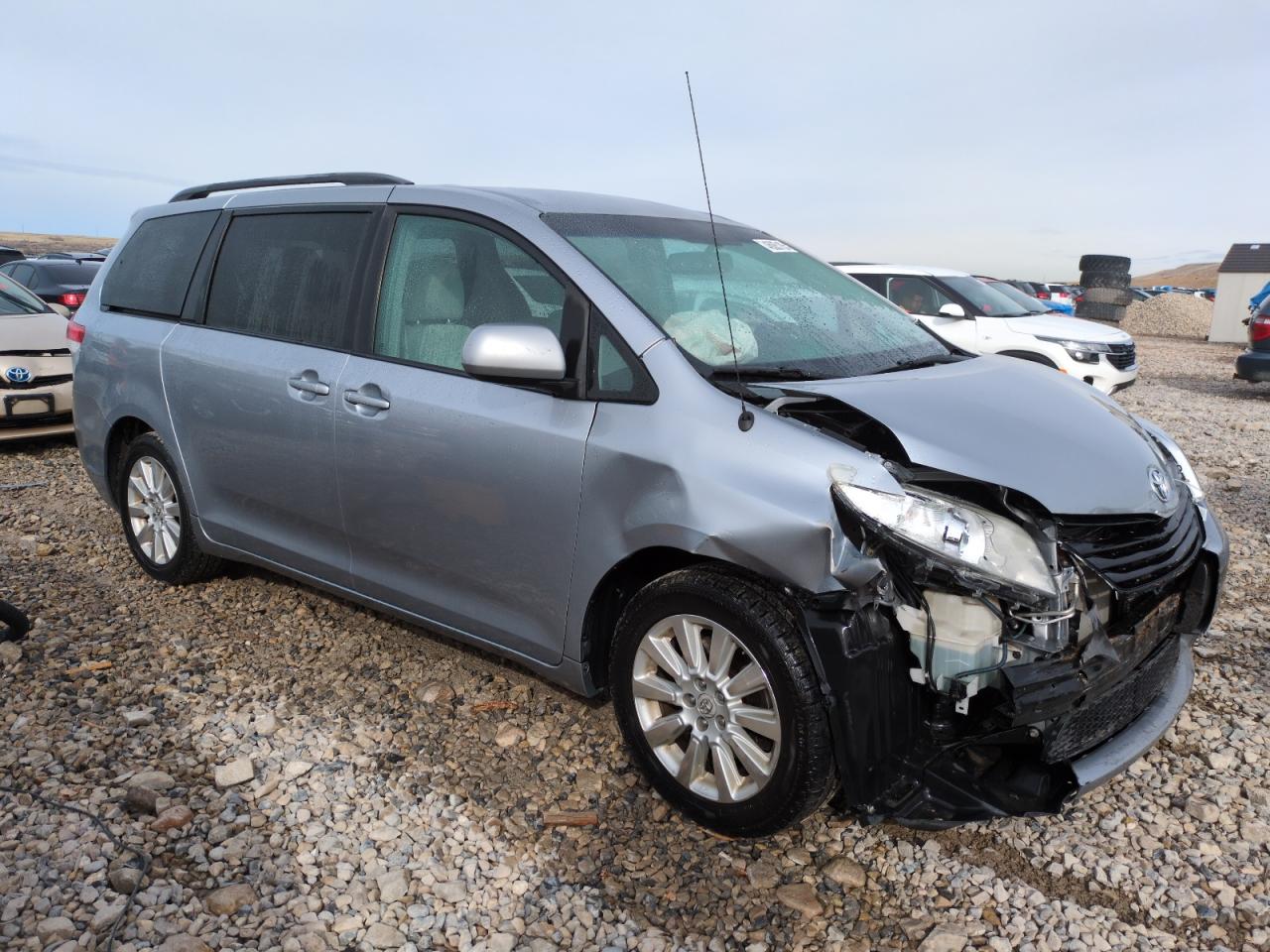 2012 Toyota Sienna - Image 4