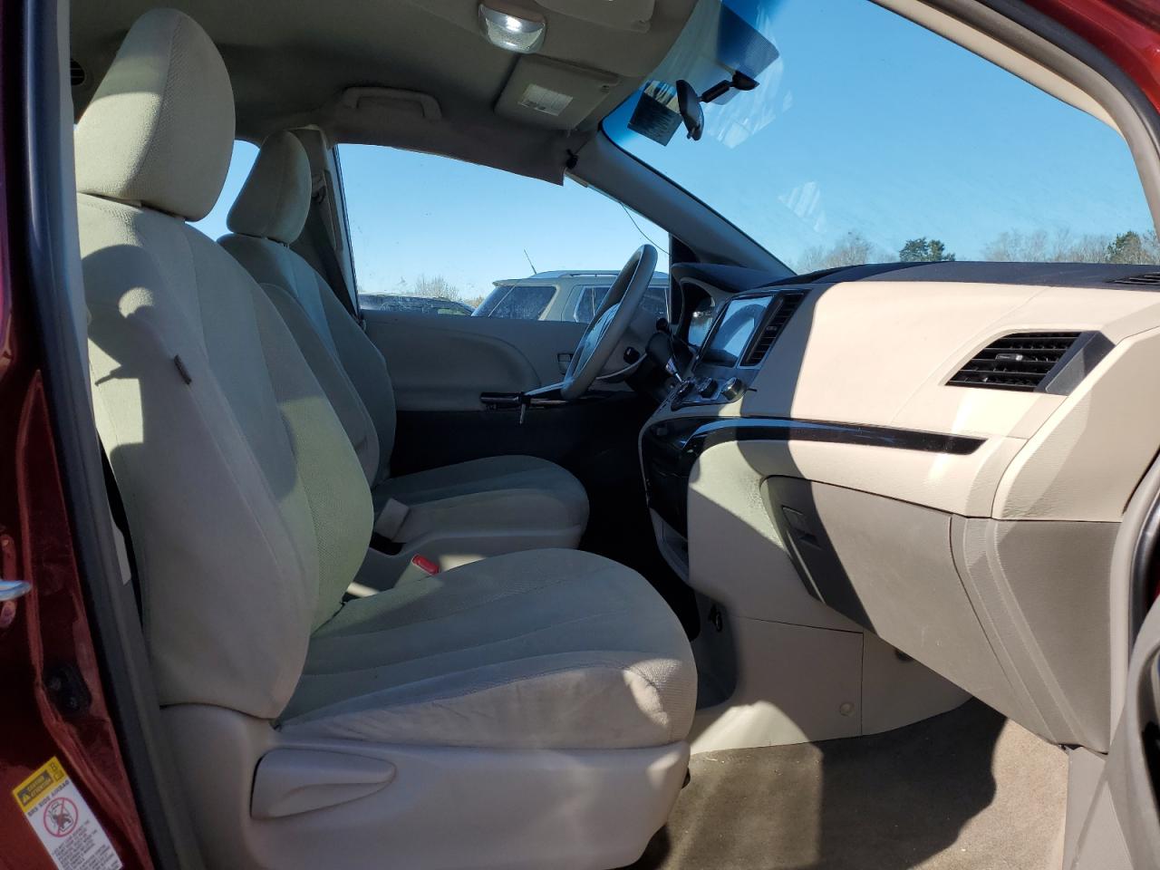 2012 Toyota Sienna - Image 7