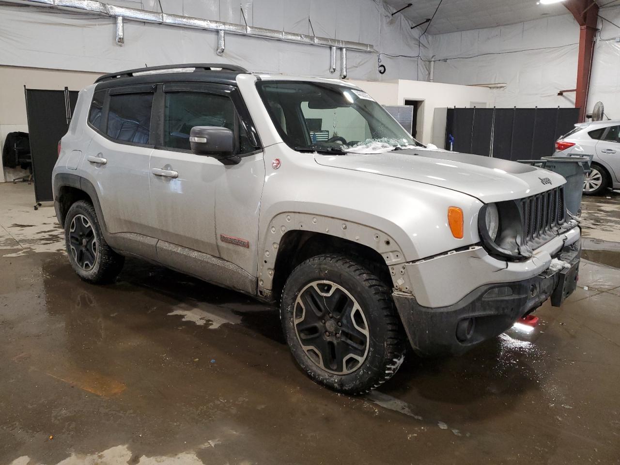 2016 Jeep Renegade - Image 4