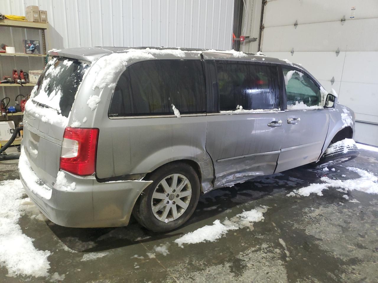 2016 Chrysler Town & Country - Image 3