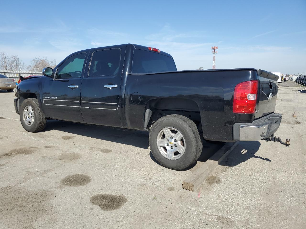 2009 Chevrolet Silverado - Image 2