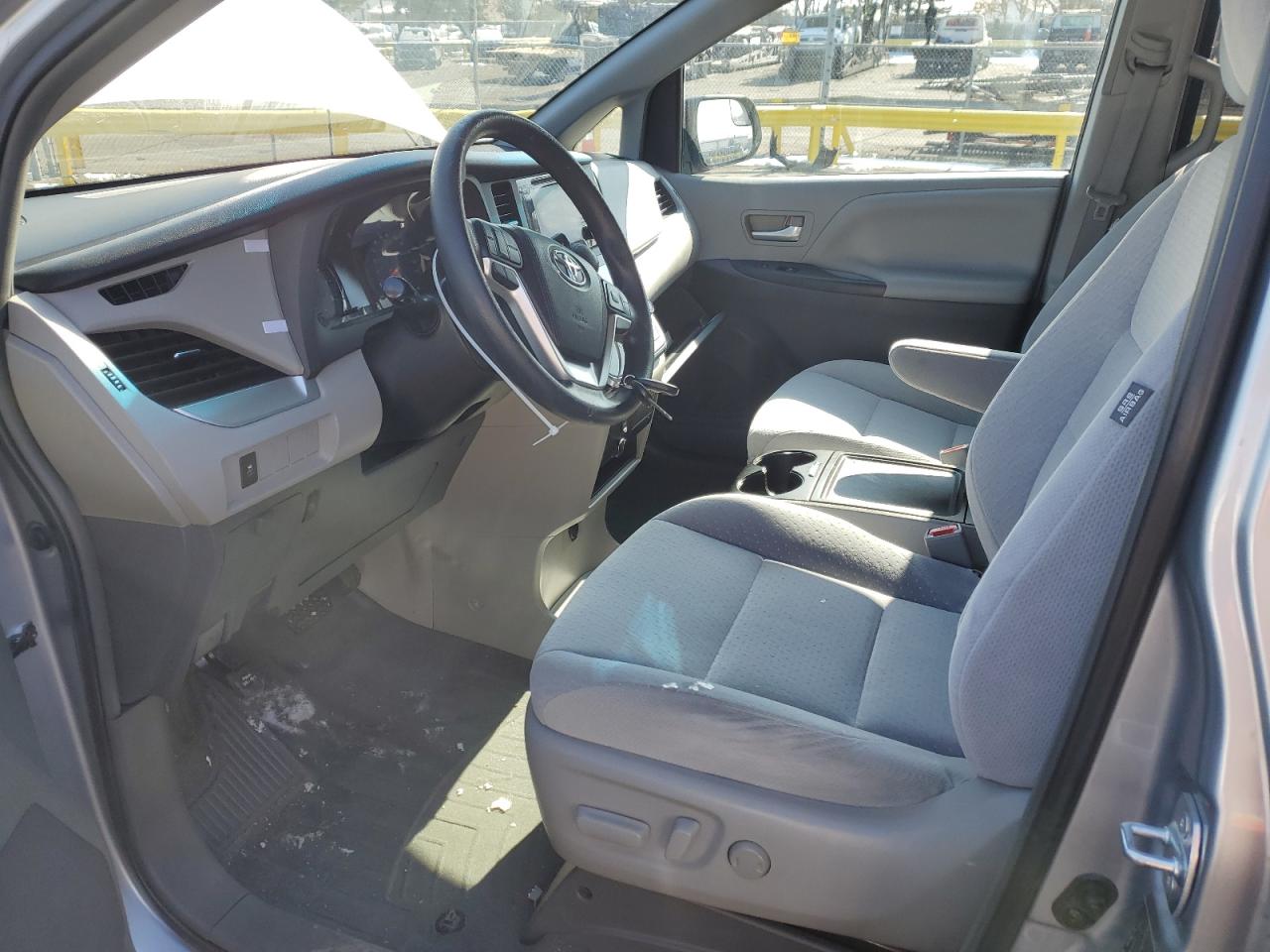2015 Toyota Sienna - Image 7