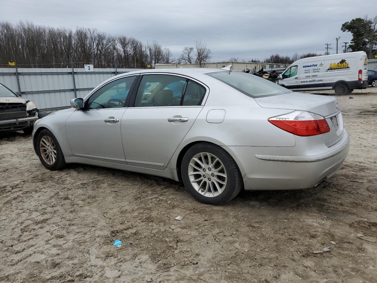 2011 Hyundai Genesis - Image 2