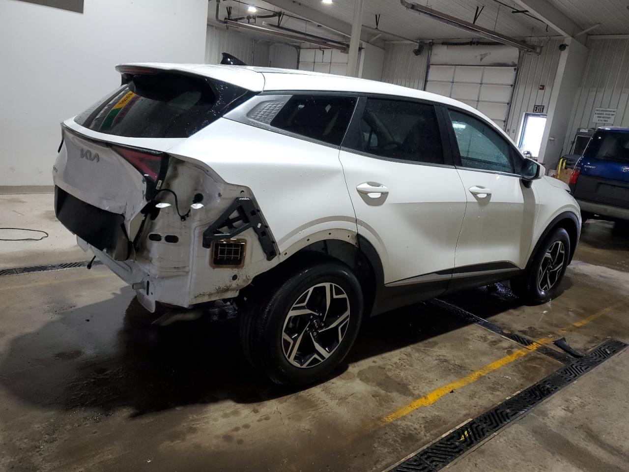2023 Kia Sportage - Image 3