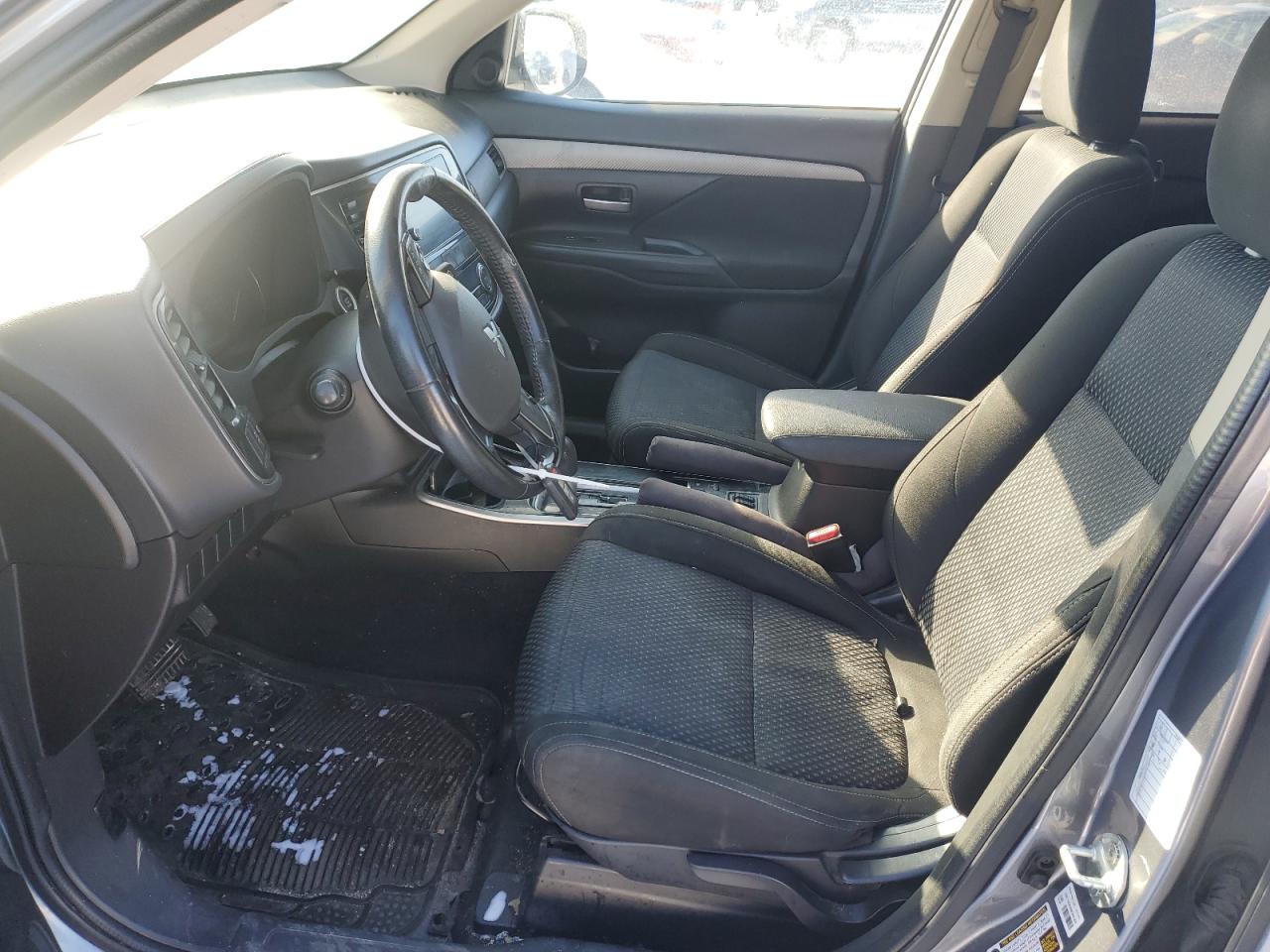 2017 Mitsubishi Outlander - Image 7