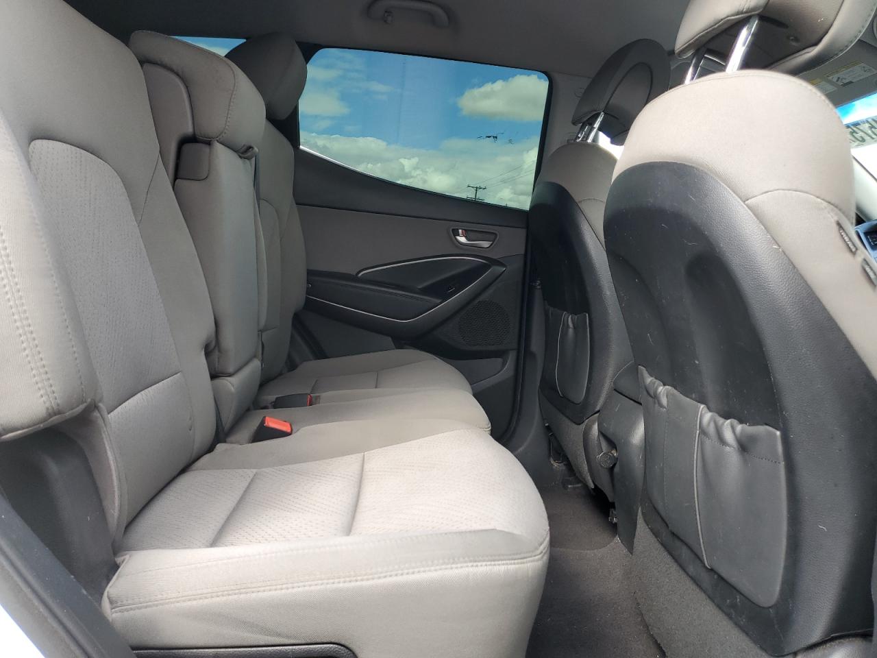 2018 Hyundai Santa Fe - Image 11