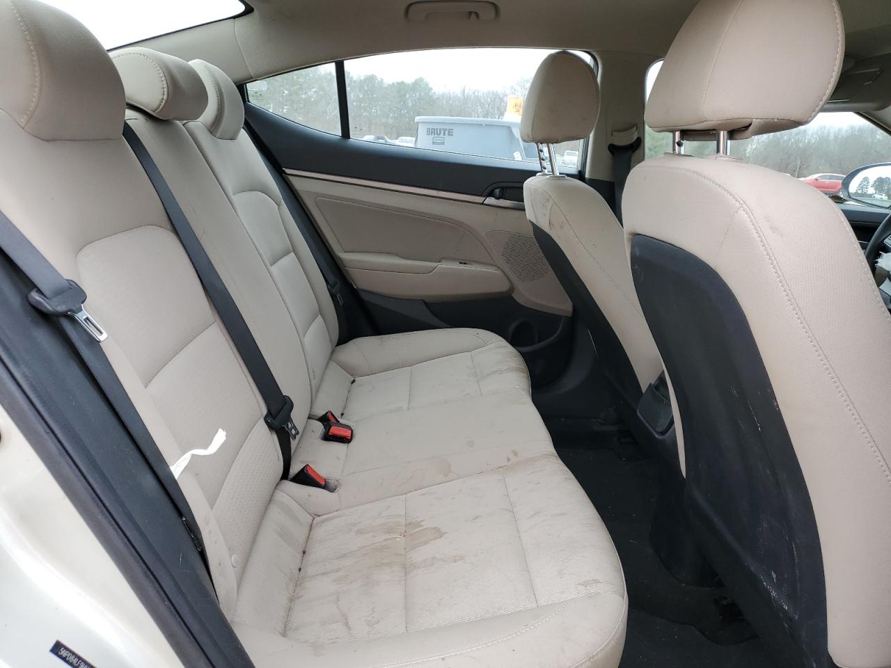 2017 Hyundai Elantra - Image 10