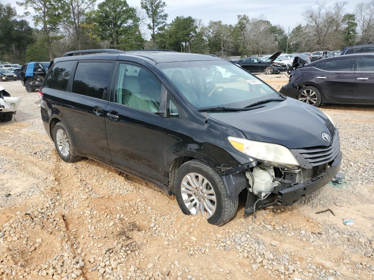 2013 Toyota Sienna - Image 4