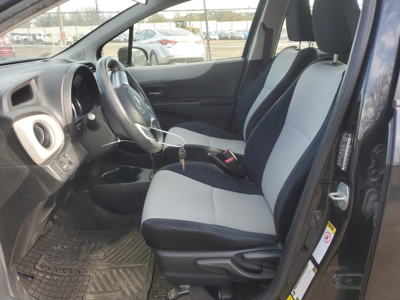 2012 Toyota Yaris - Image 7