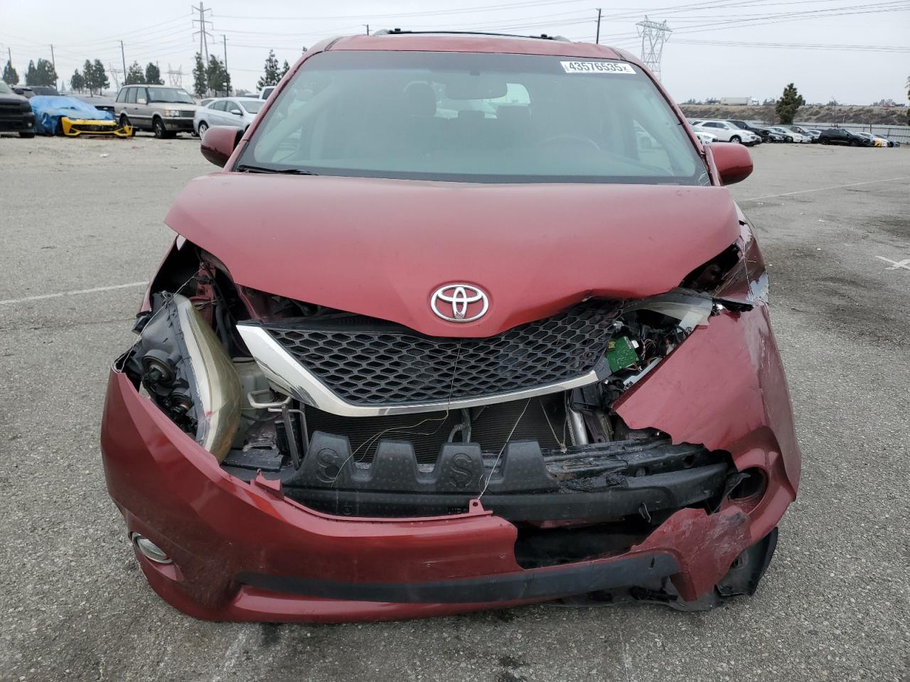 2017 Toyota Sienna - Image 5