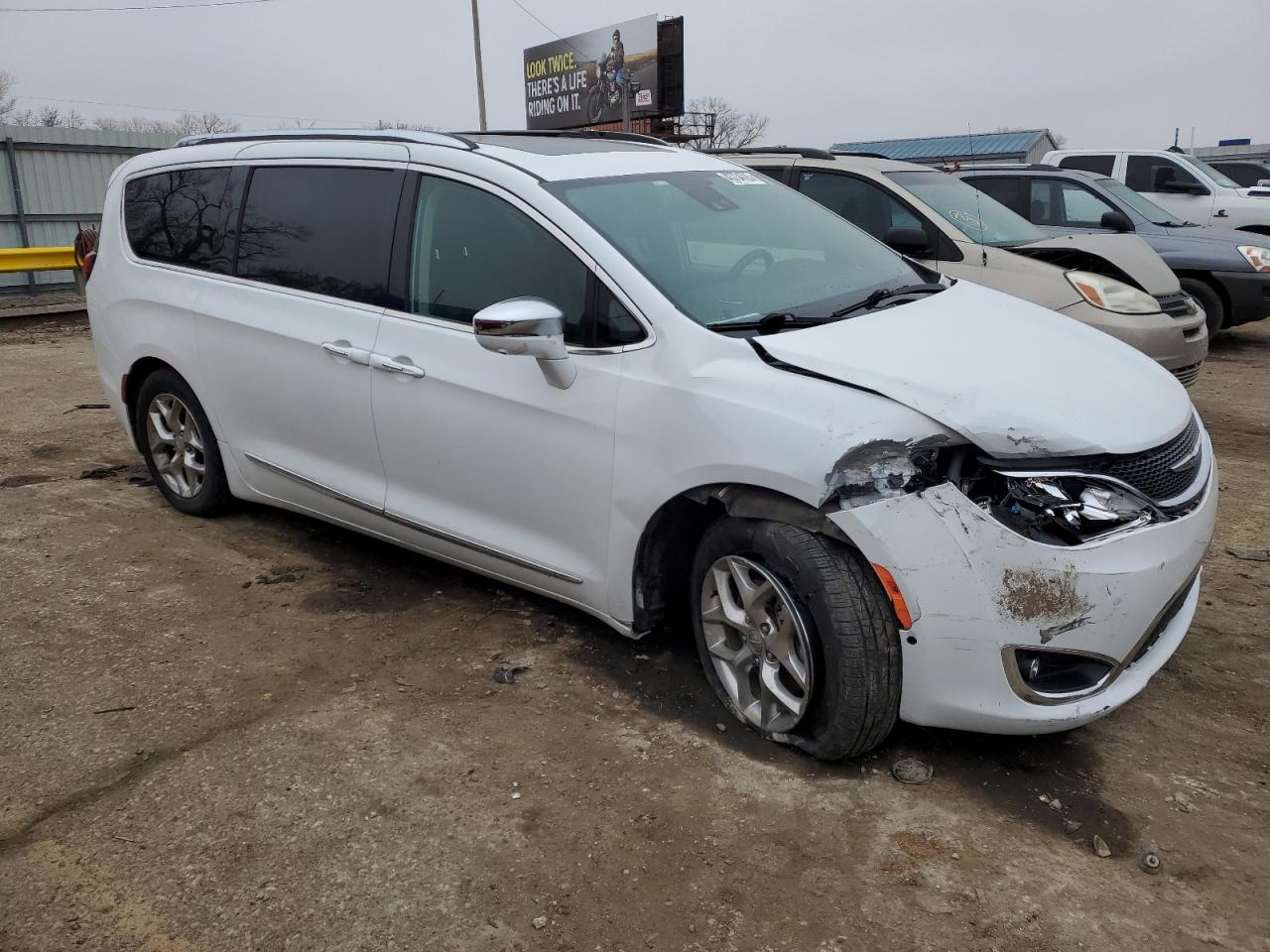 2018 Chrysler Pacifica - Image 4