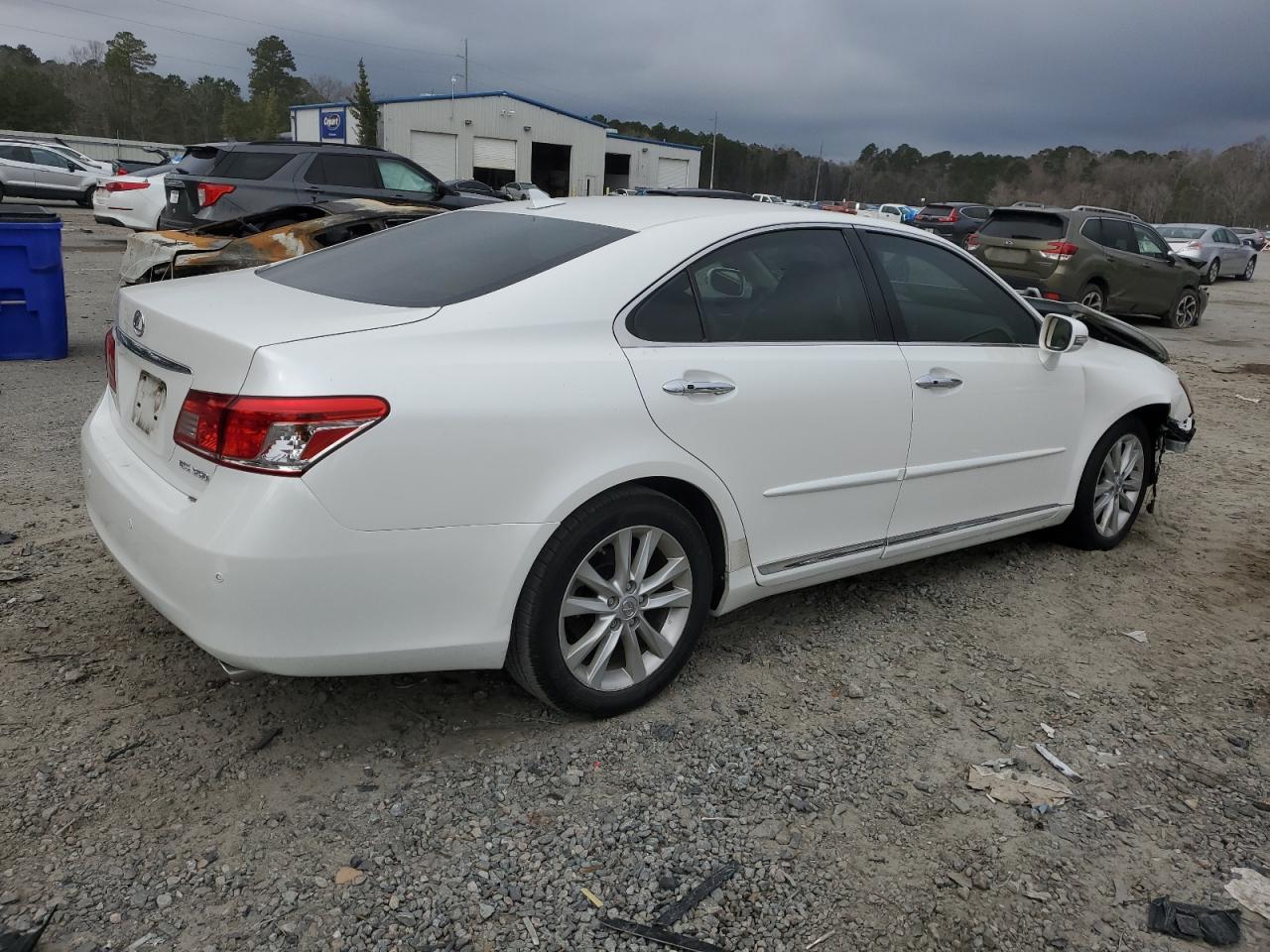 2011 Lexus ES - Image 3