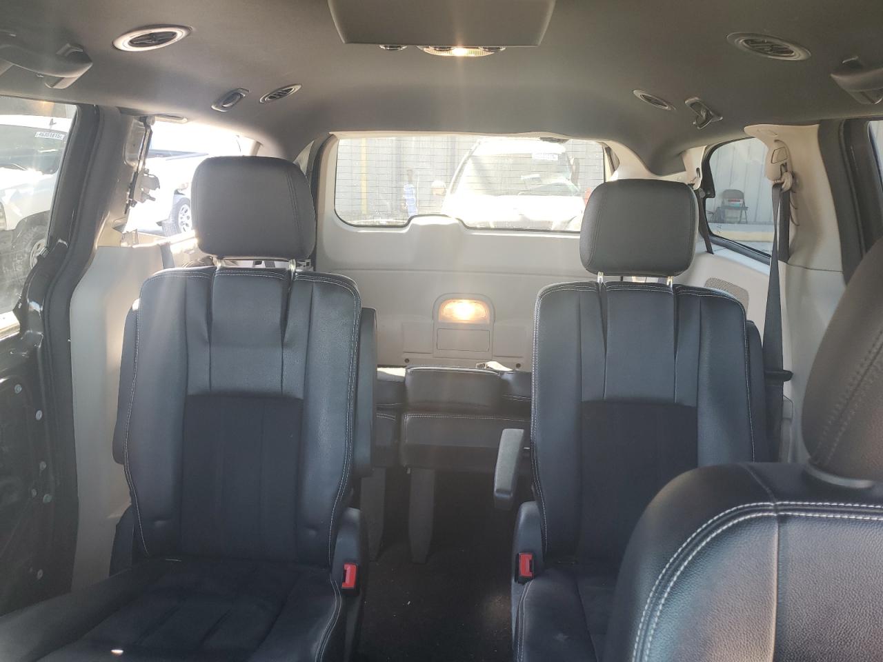 2019 Dodge Caravan - Image 10